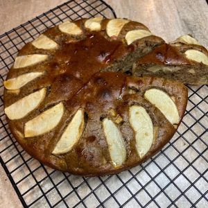 Vanilla, apple & cinnamon cake